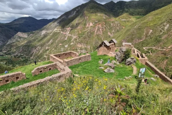 Tour Ñaupa Iglesia, Pinturas Rupestres, Perolniyoc y Racaypata