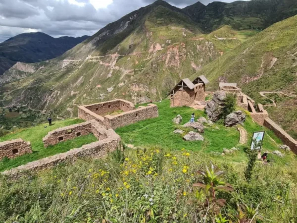 Tour Ñaupa Iglesia, Pinturas Rupestres, Perolniyoc y Racaypata